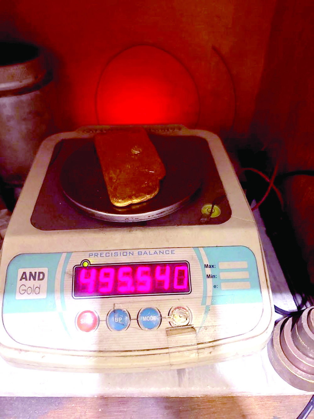 अमृतसर हवाई अड्डे पर दो यात्रियों से 96 लाख रुपये का सोना बरामद